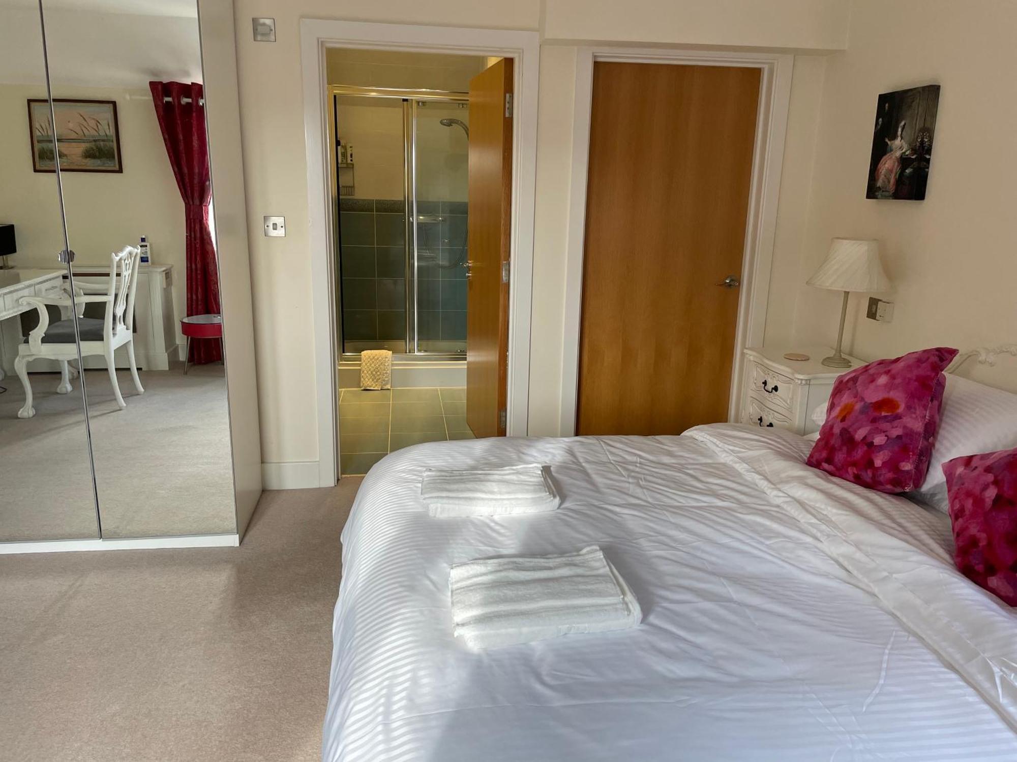 Top Floor En-Suite Double Bedrooms With Great View Of Windsor Castle & Free Parking Exterior foto